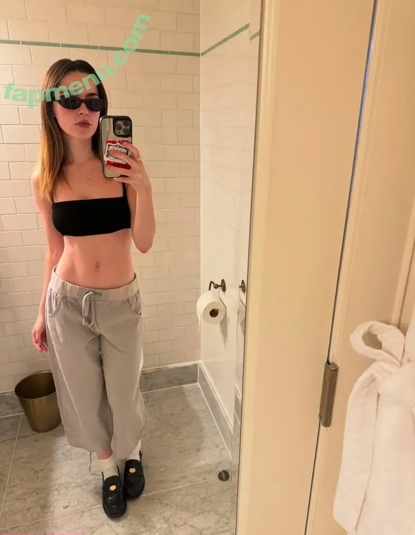 Kiernan Shipka nude photo #3315 (AdventuresSabrina / kiernanshipka)