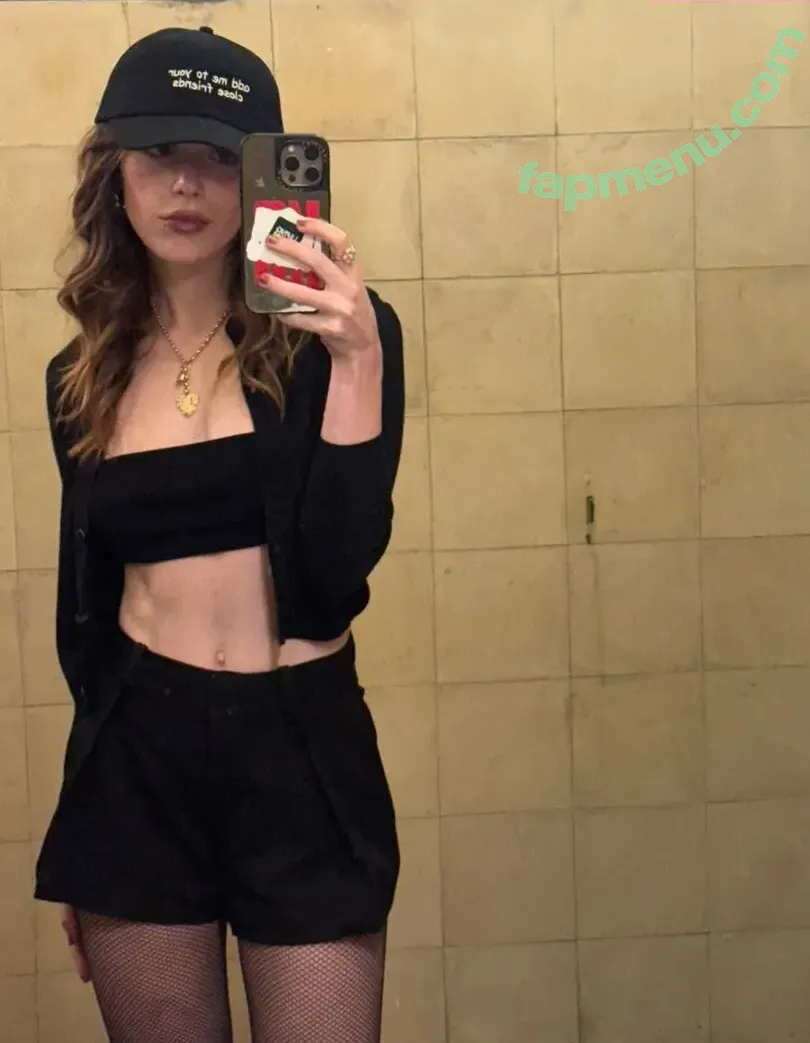 Kiernan Shipka nude photo #3331 (AdventuresSabrina / kiernanshipka)