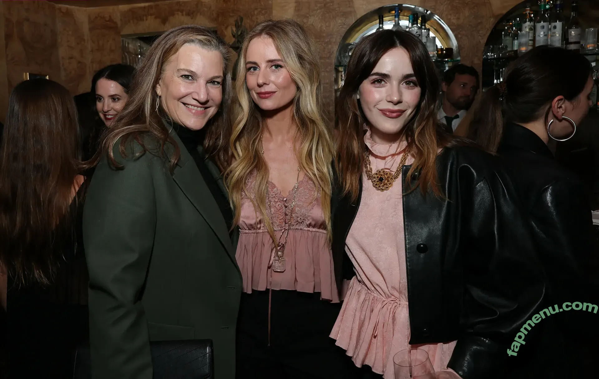 Kiernan Shipka nude photo #3340 (AdventuresSabrina / kiernanshipka)