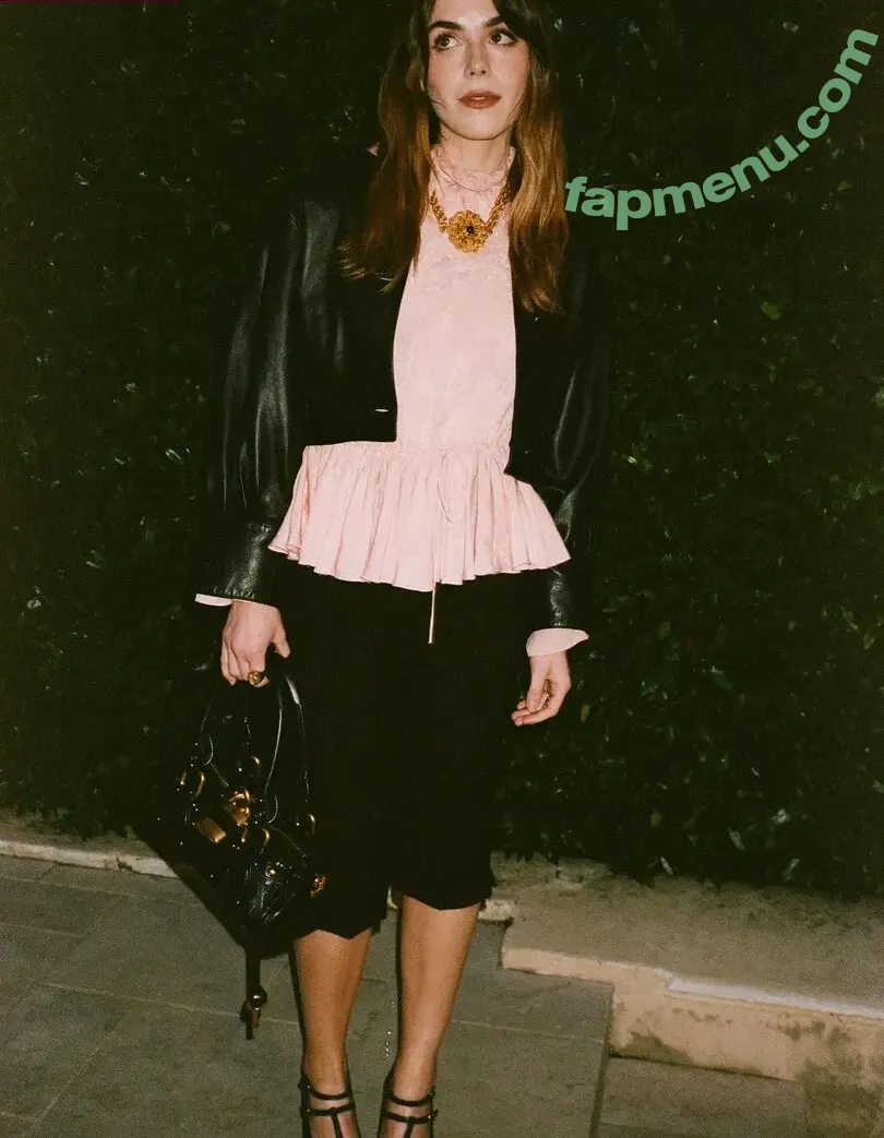 Kiernan Shipka nude photo #3353 (AdventuresSabrina / kiernanshipka)