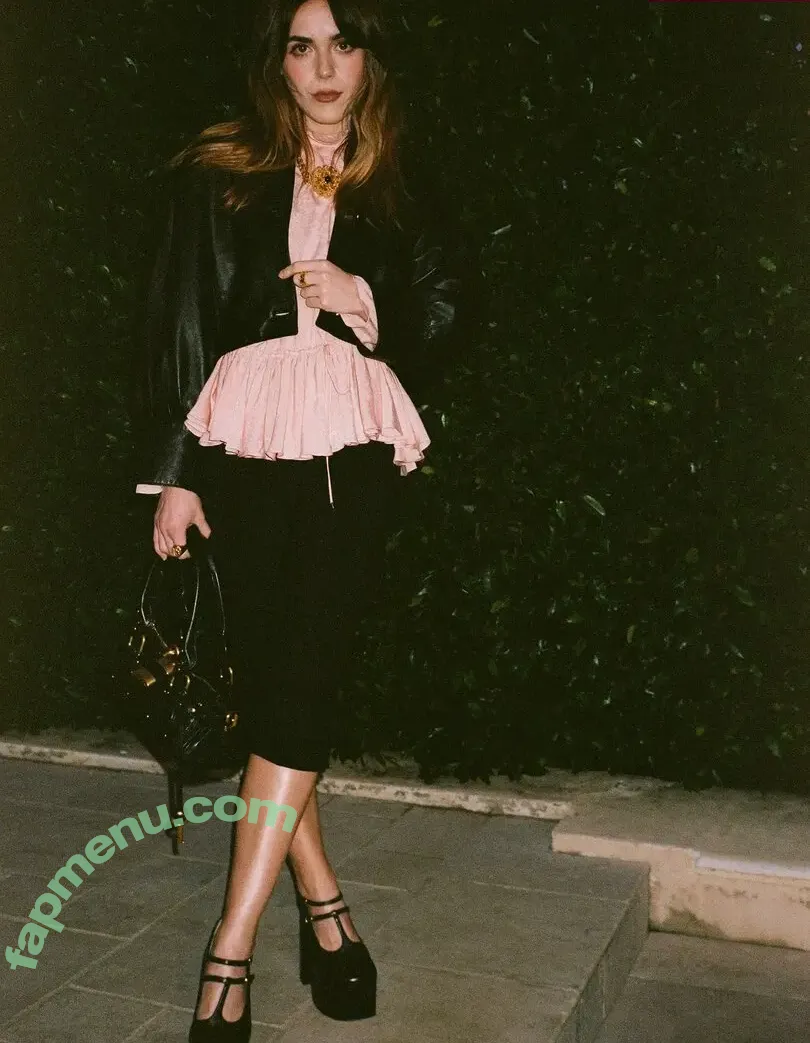 Kiernan Shipka nude photo #3355 (AdventuresSabrina / kiernanshipka)