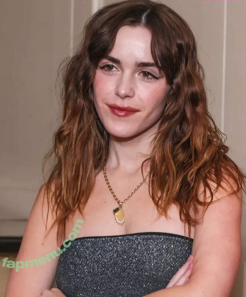 Kiernan Shipka nude photo #3358 (AdventuresSabrina / kiernanshipka)