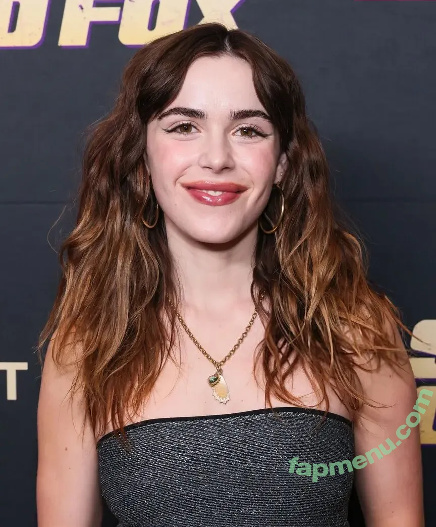 Kiernan Shipka nude photo #3370 (AdventuresSabrina / kiernanshipka)