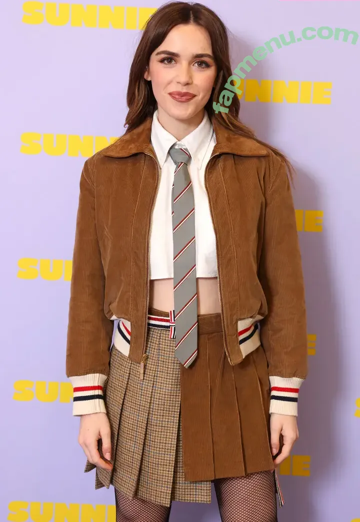 Kiernan Shipka nude photo #3424 (AdventuresSabrina / kiernanshipka)