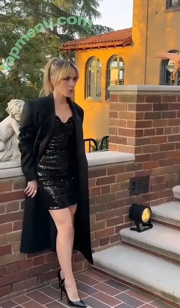 Kiernan Shipka nude photo #3474 (AdventuresSabrina / kiernanshipka)