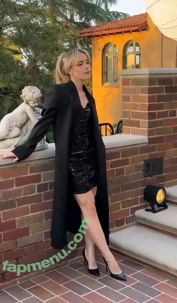 Kiernan Shipka nude photo #3476 (AdventuresSabrina / kiernanshipka)