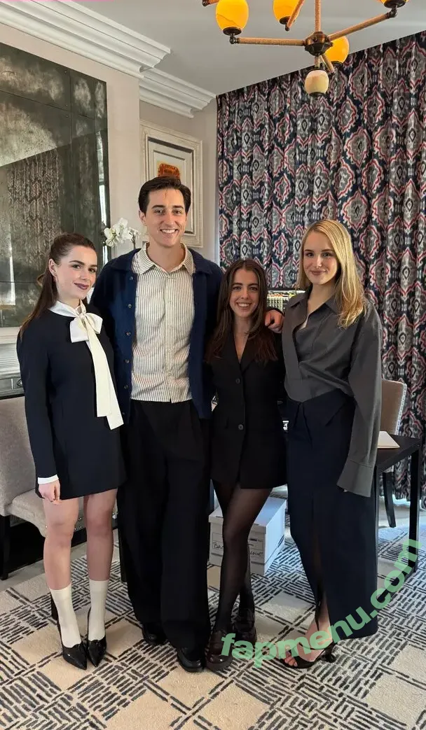 Kiernan Shipka nude photo #3566 (kiernanshipka)