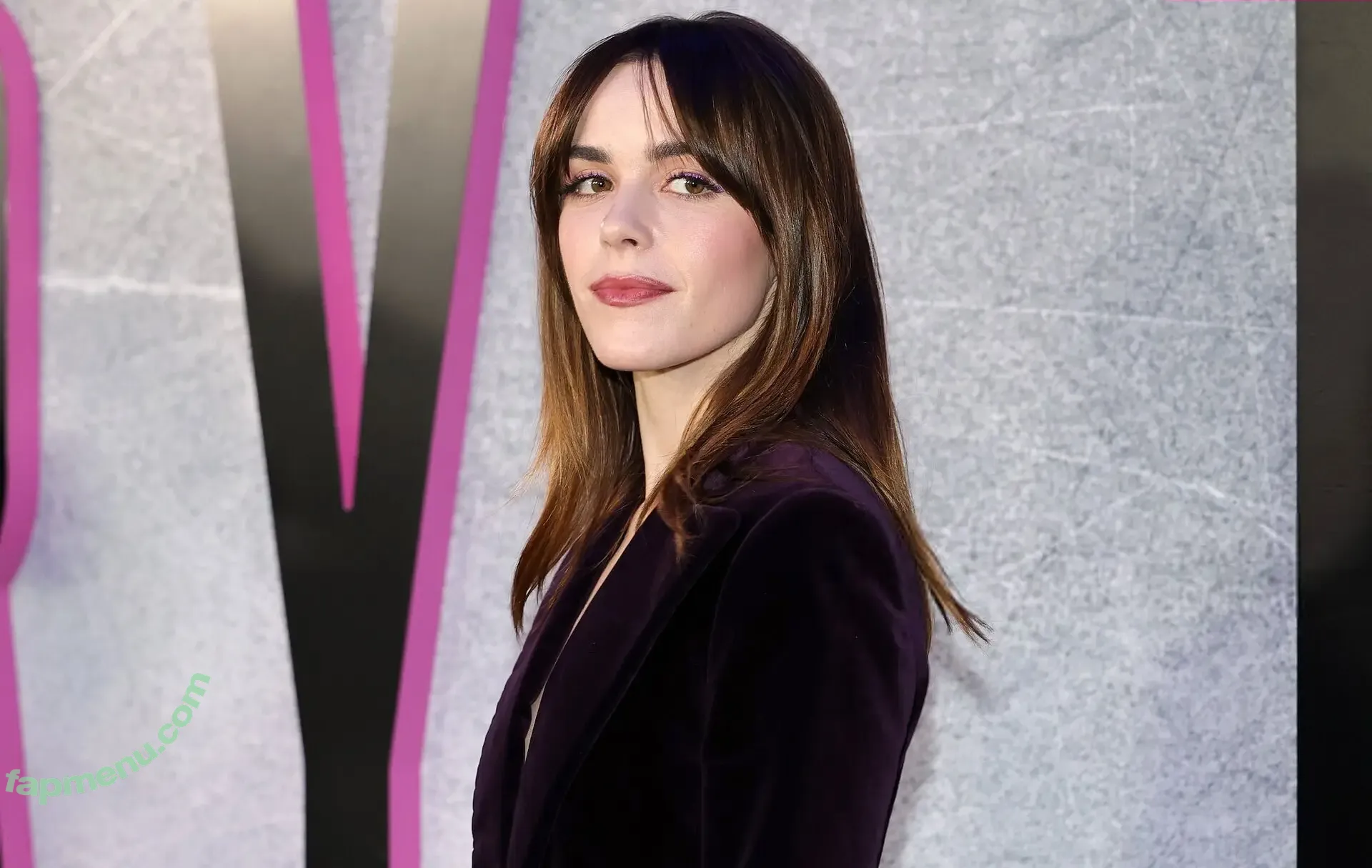 Kiernan Shipka nude photo #3572 (kiernanshipka)