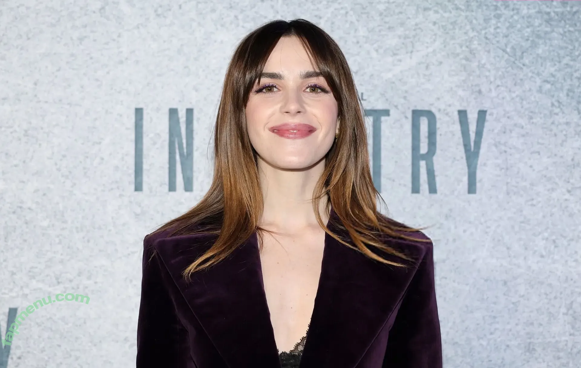 Kiernan Shipka nude photo #3587 (kiernanshipka)