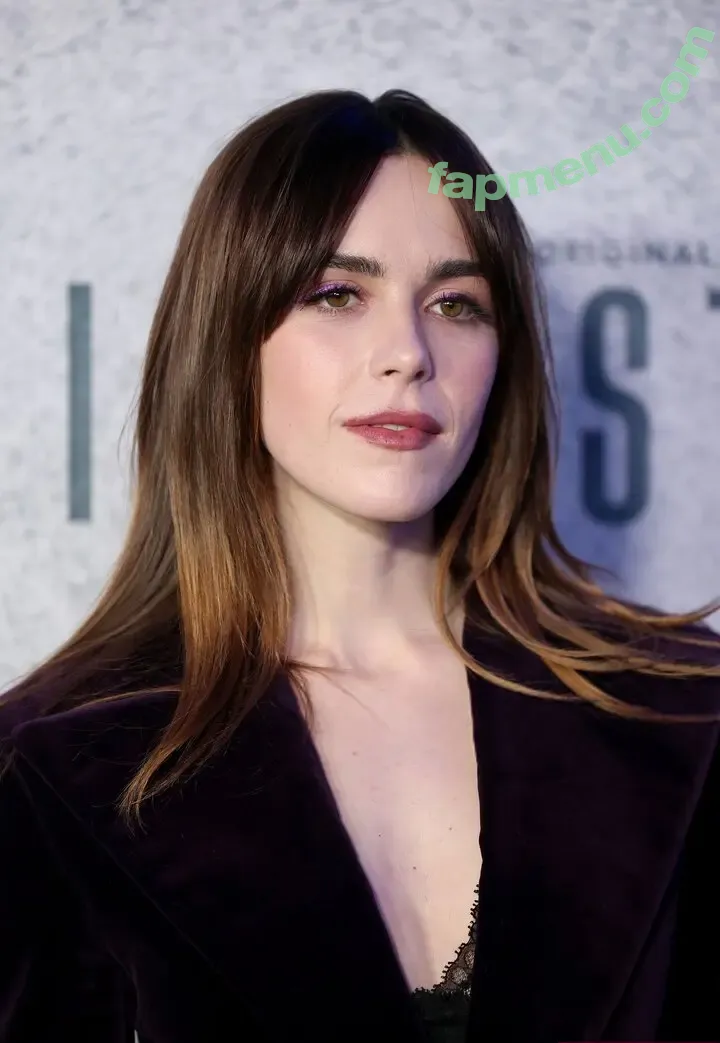 Kiernan Shipka nude photo #3588 (kiernanshipka)