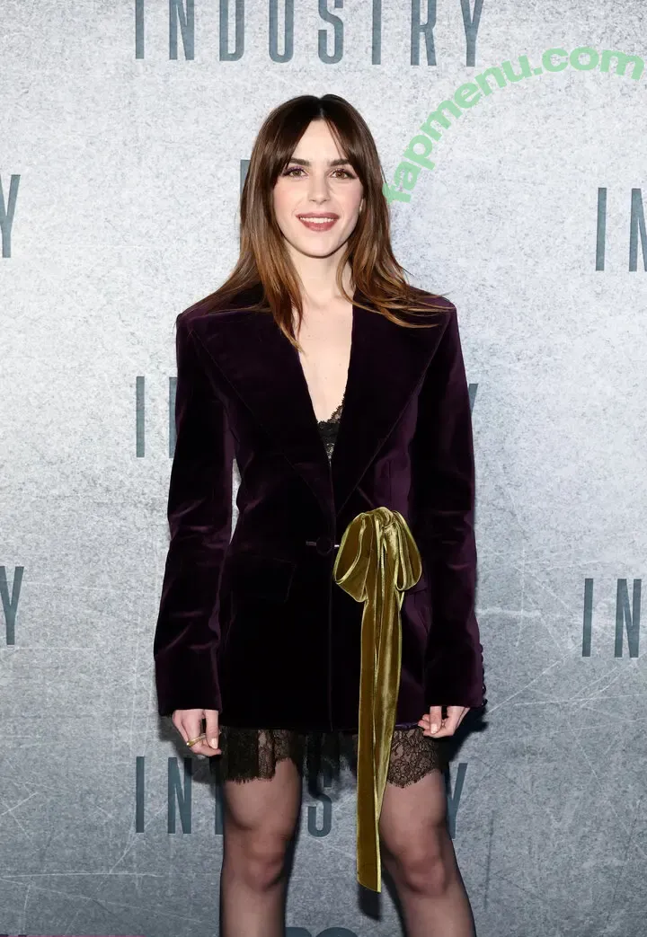 Kiernan Shipka nude photo #3596 (kiernanshipka)