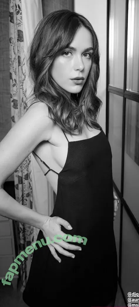 Kiernan Shipka nude photo #3599 (kiernanshipka)