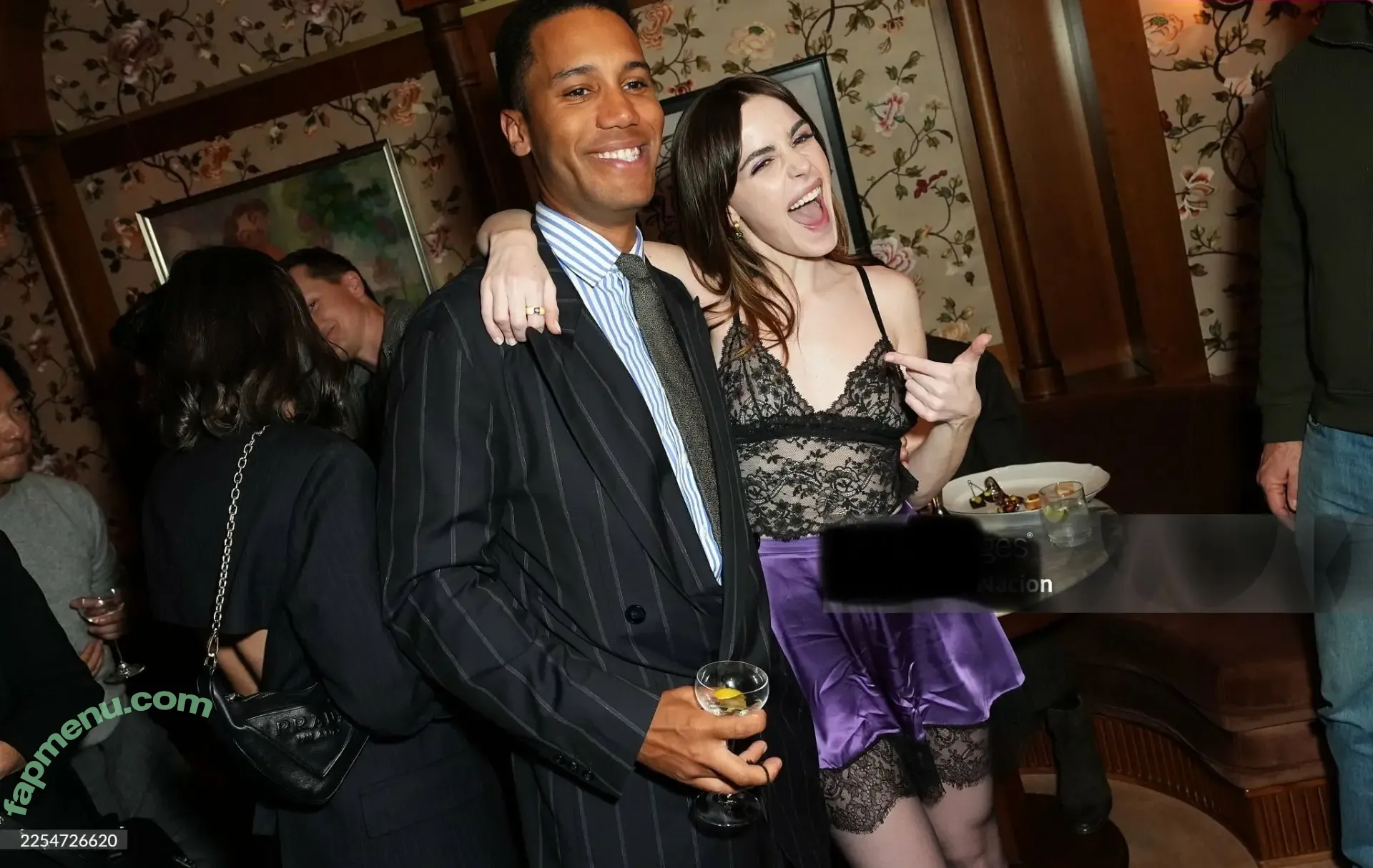 Kiernan Shipka nude photo #3601 (kiernanshipka)