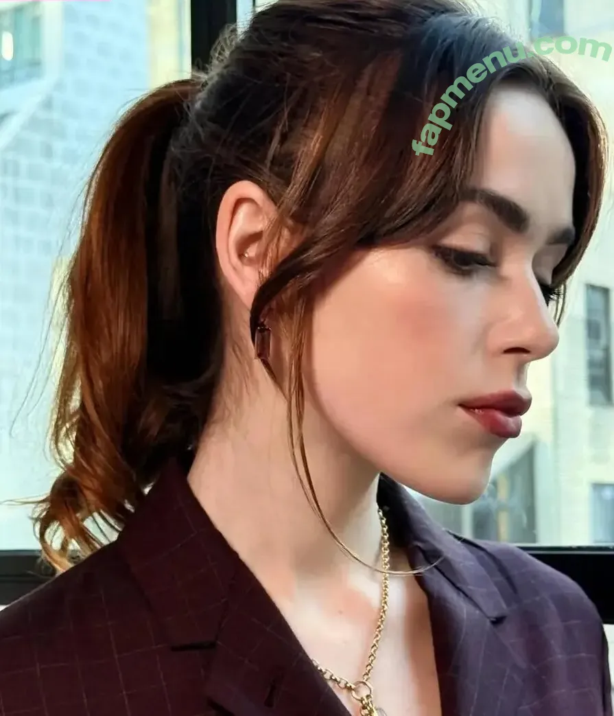 Kiernan Shipka nude photo #3604 (kiernanshipka)