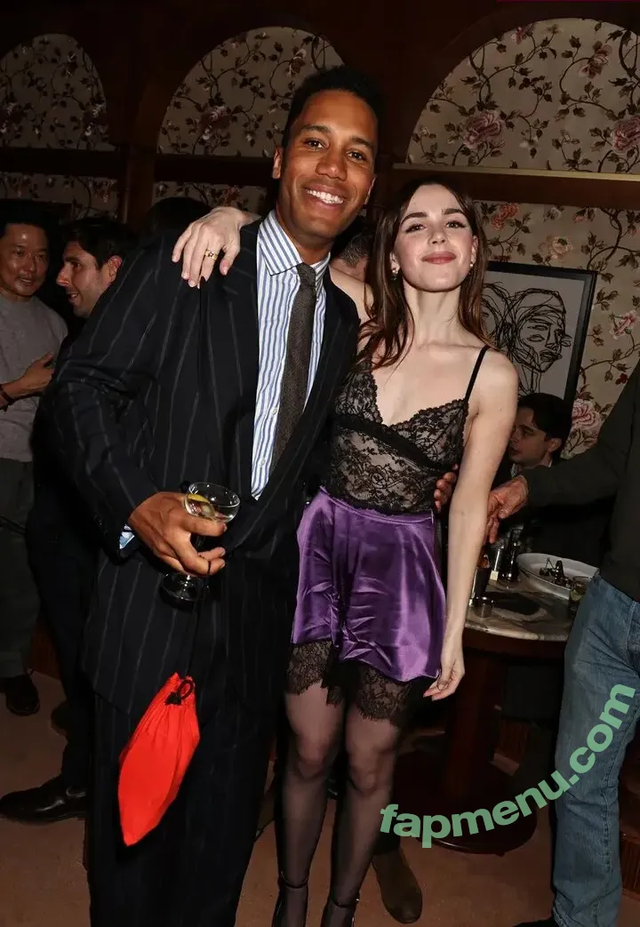 Kiernan Shipka nude photo #3612 (kiernanshipka)