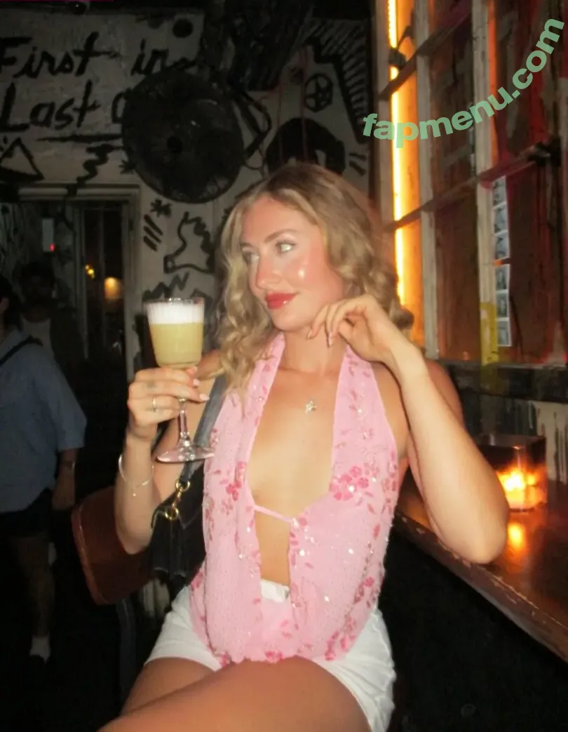 kikirvr nude photo #0009 (Kiki rvr)