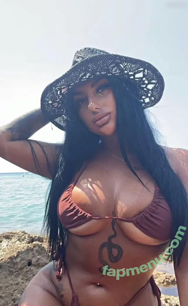 Kikka_93_calabrese nude photo #0002 (Kikka_93_calabrese)