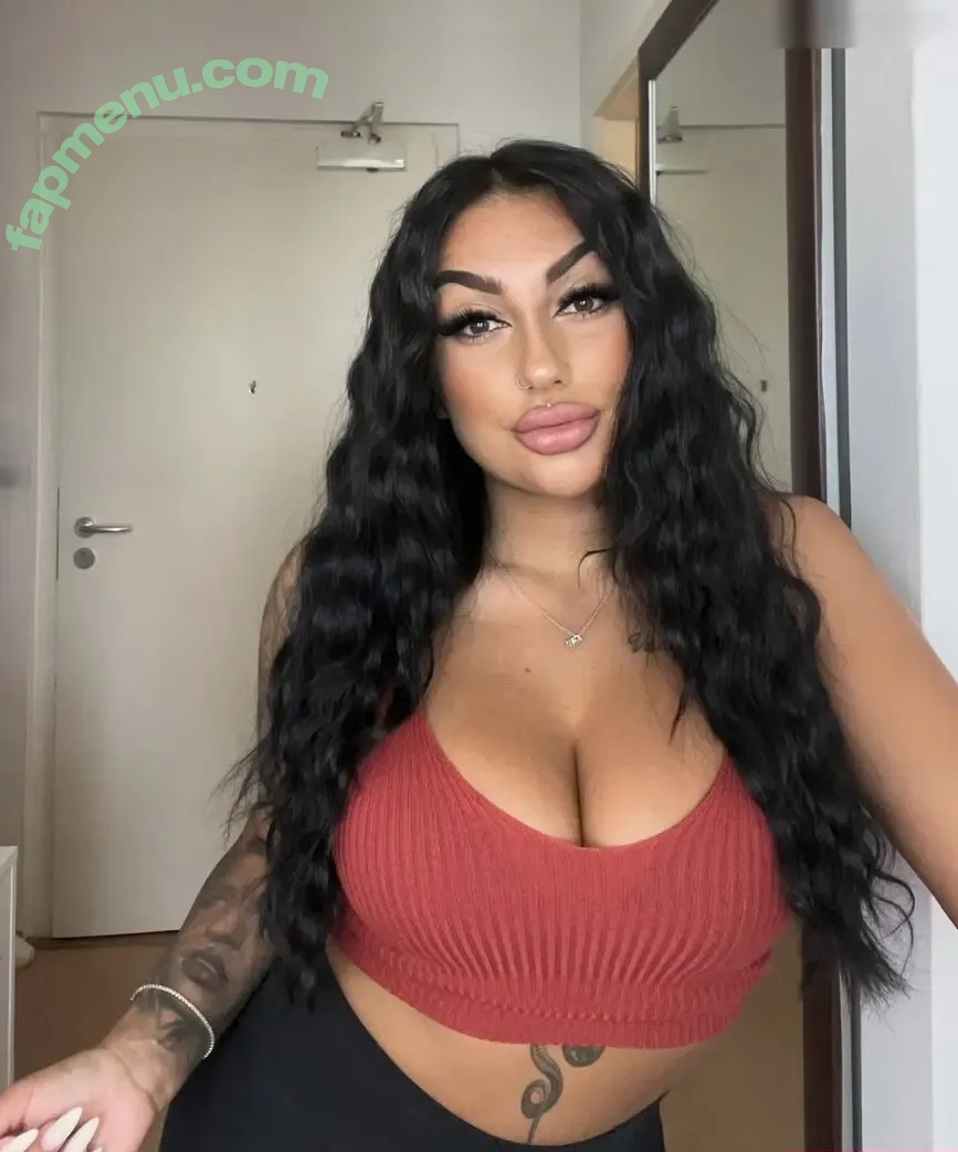 Kikka_93_calabrese nude photo #0007 (Kikka_93_calabrese)