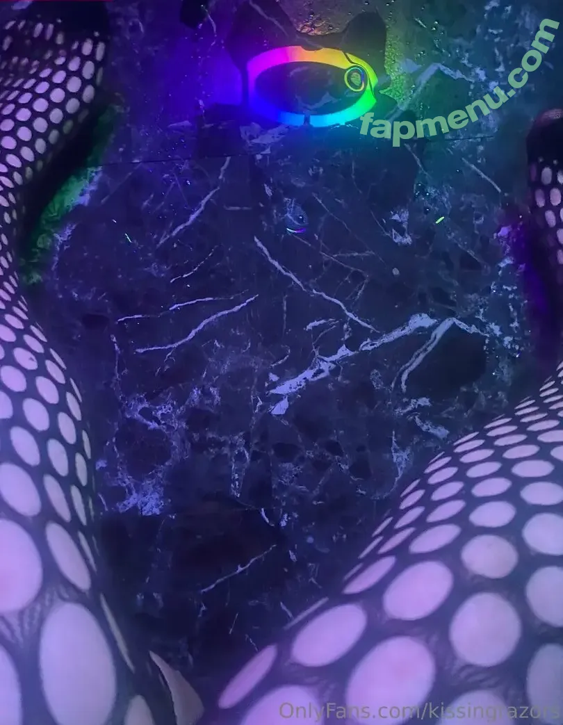 Killkels nude photo #0130 (kill.kels / kissingrazors)