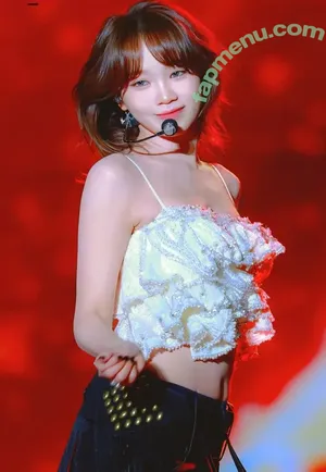 Kim Chaewon / _chaechae_1 / 김채원 Le Sserafim nude photo #0172