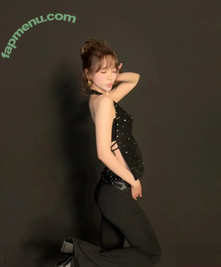 Kim Chaewon nude photo #0060 (_chaechae_1 / 김채원 Le Sserafim)