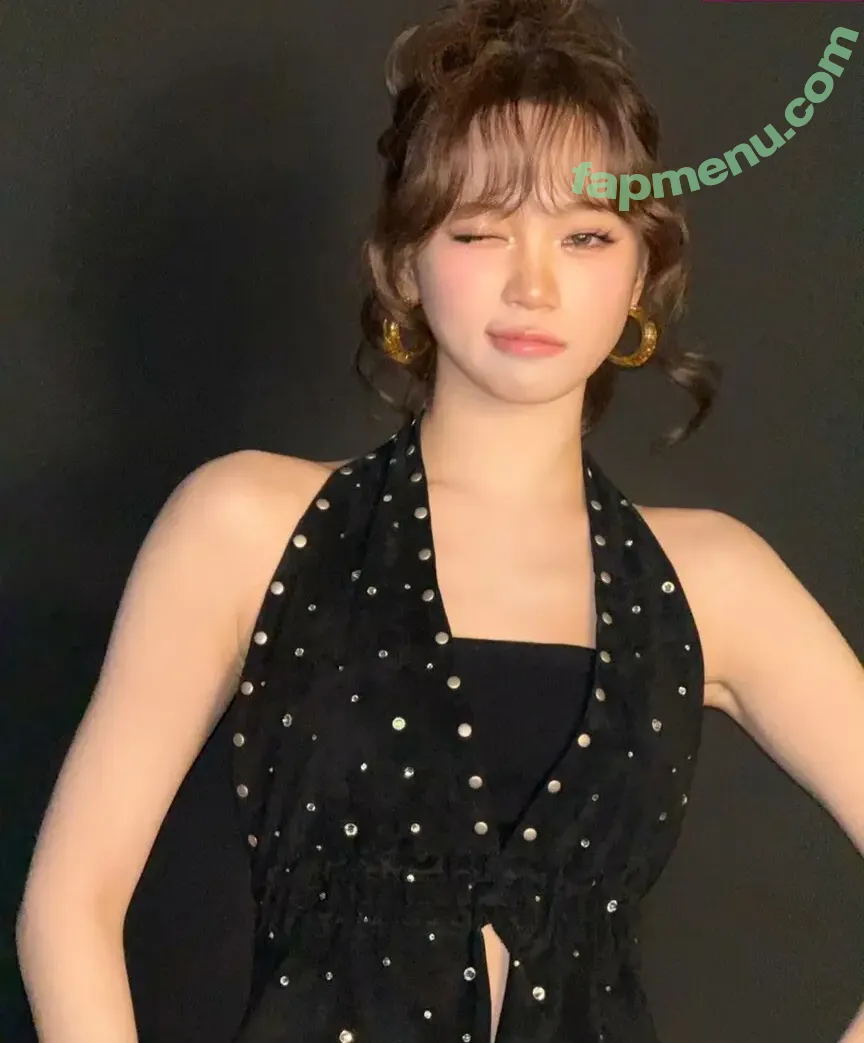 Kim Chaewon nude photo #0065 (_chaechae_1 / 김채원 Le Sserafim)