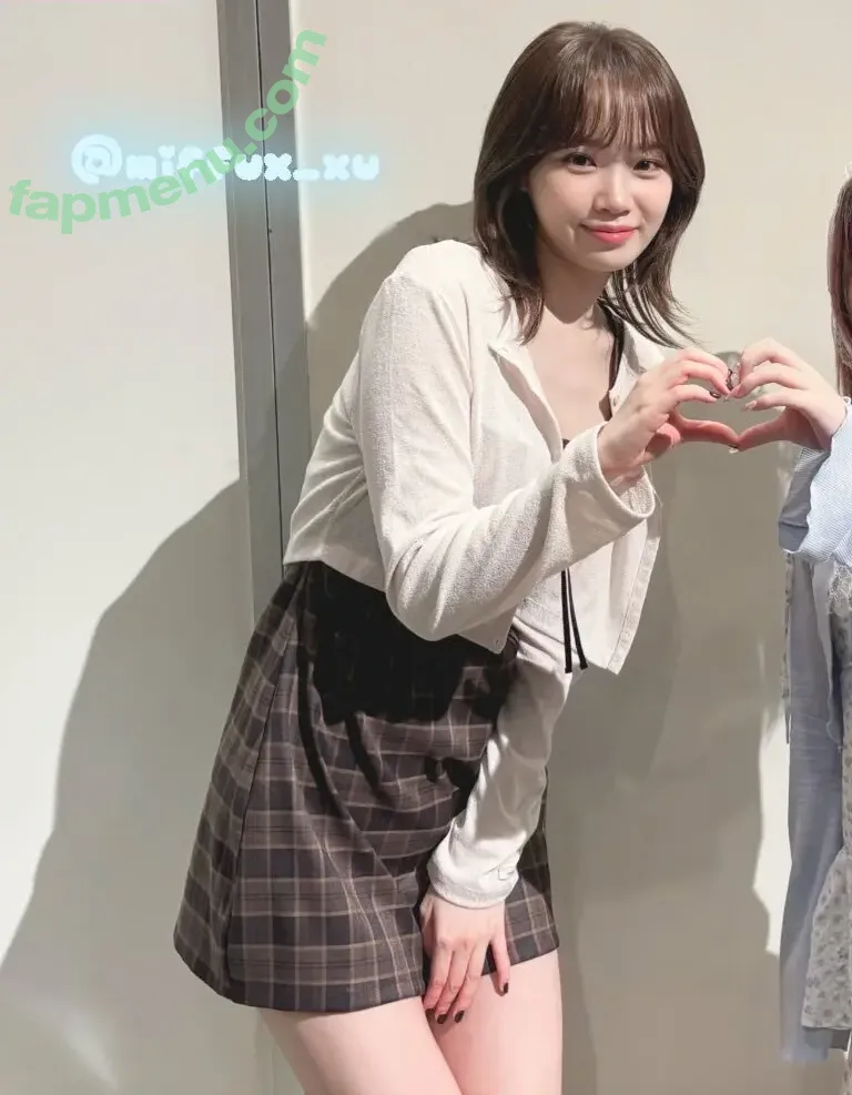 Kim Chaewon nude photo #0178 (_chaechae_1 / 김채원 Le Sserafim)