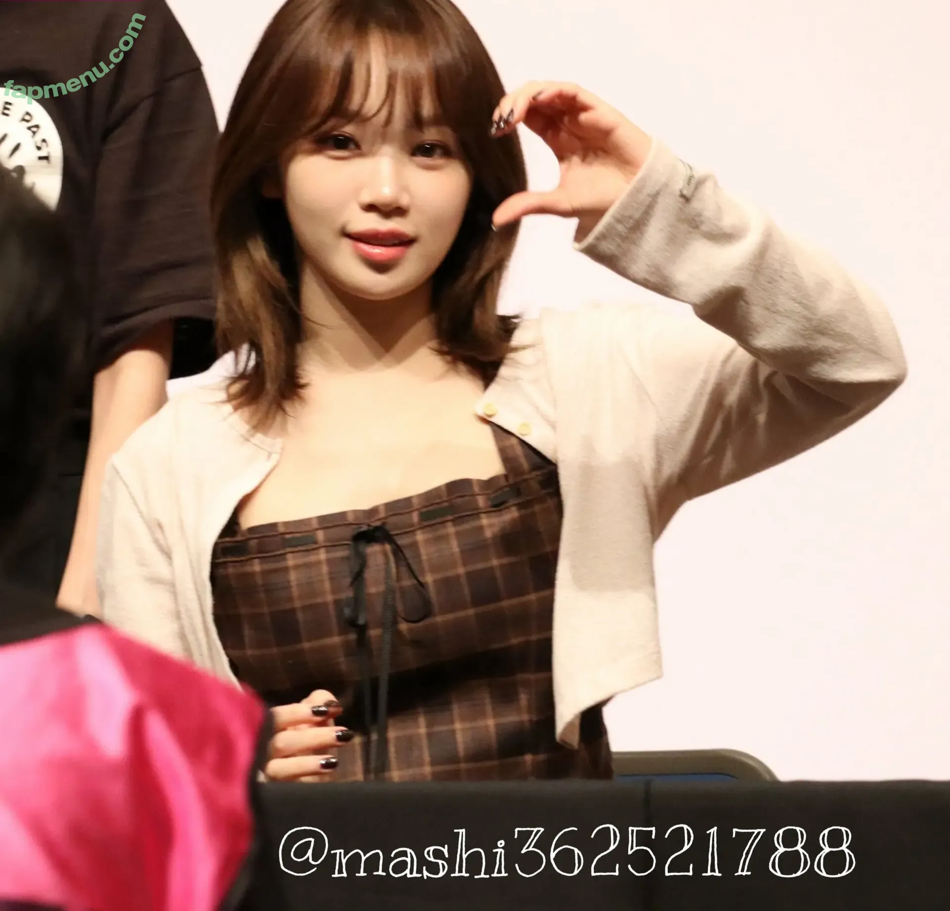 Kim Chaewon nude photo #0193 (_chaechae_1 / 김채원 Le Sserafim)