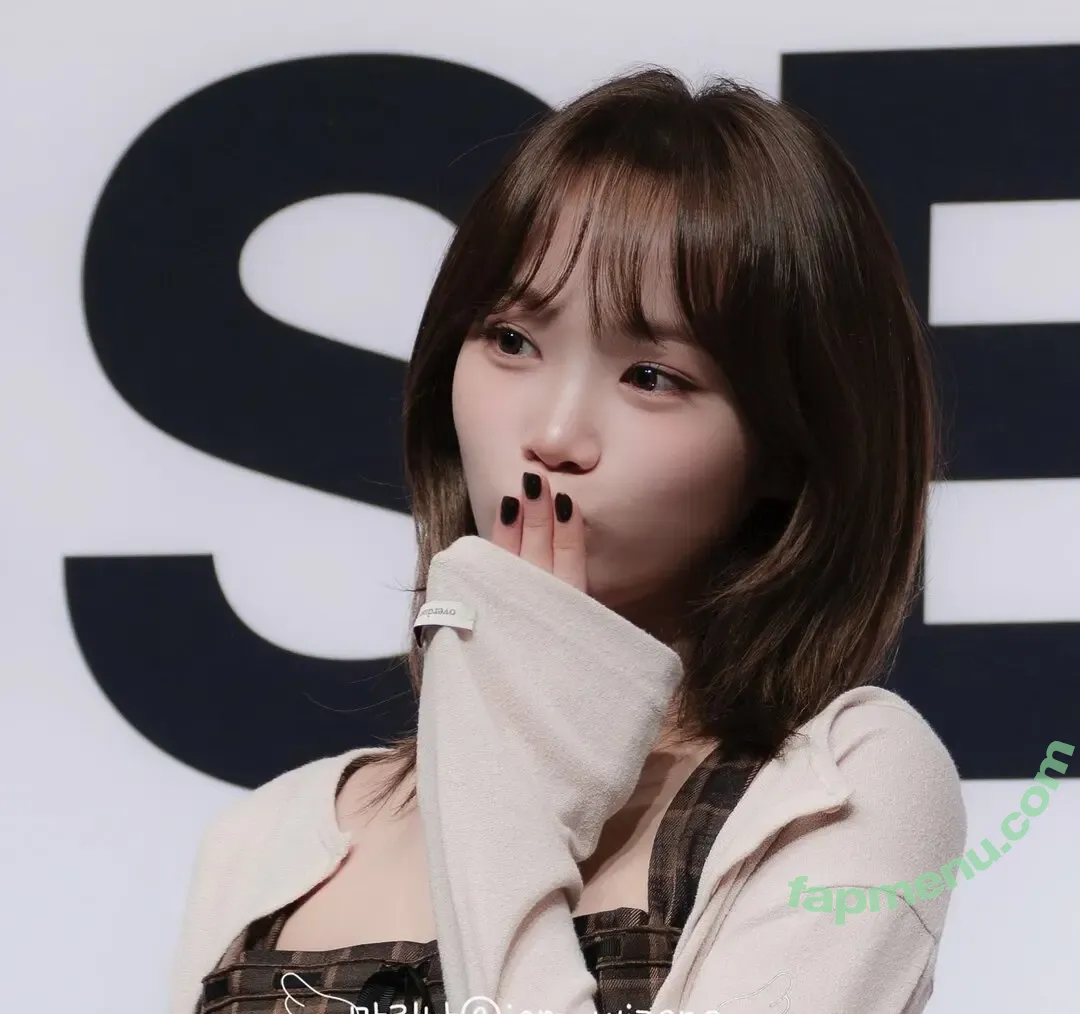 Kim Chaewon nude photo #0196 (_chaechae_1 / 김채원 Le Sserafim)