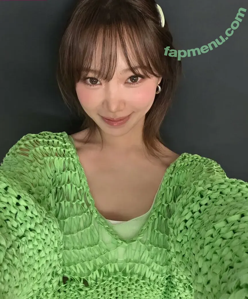 Kim Chaewon nude photo #0206 (_chaechae_1 / 김채원 Le Sserafim)
