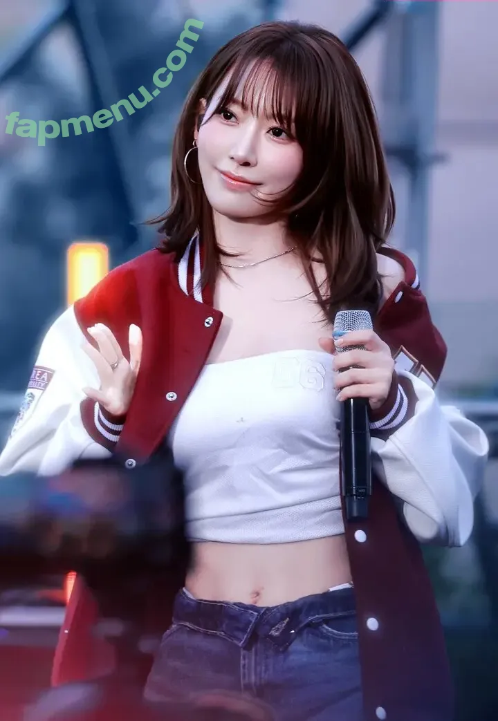 Kim Chaewon nude photo #0217 (_chaechae_1 / 김채원 Le Sserafim)