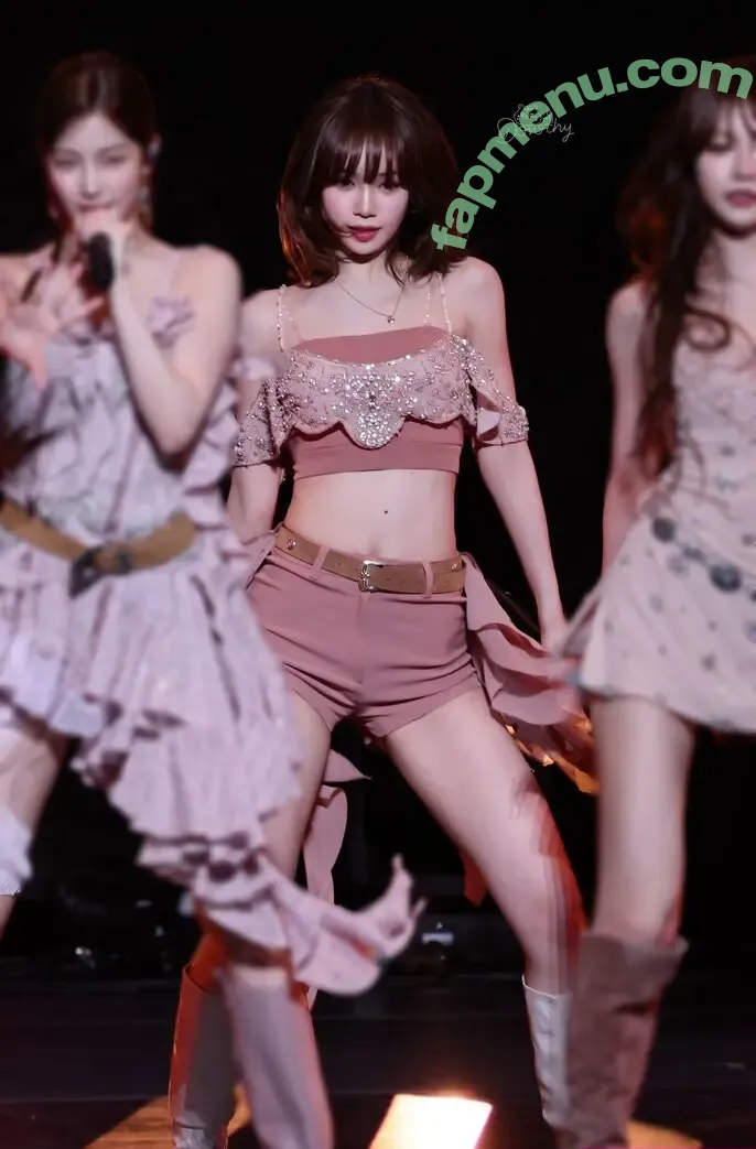 Kim Chaewon nude photo #0347 (_chaechae_1 / 김채원 Le Sserafim)