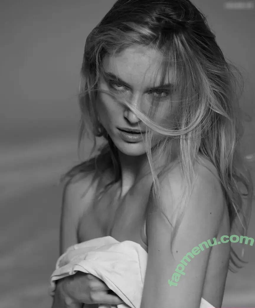Kim Hnizdo nude photo #0255 (kimhnizdo)