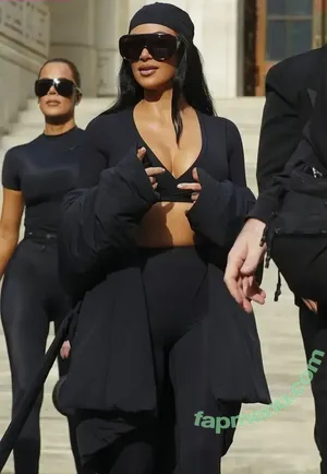Kim Kardashian / kimkadarshian / kimkardashian nude photo #0225