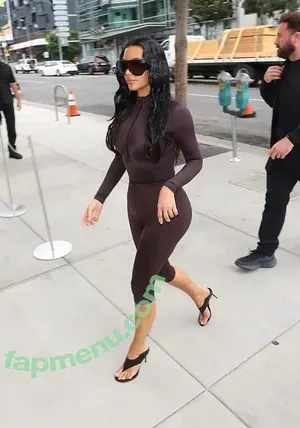 Kim Kardashian / kimkadarshian / kimkardashian nude photo #0275