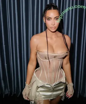 Kim Kardashian / kimkadarshian / kimkardashian nude photo #0536