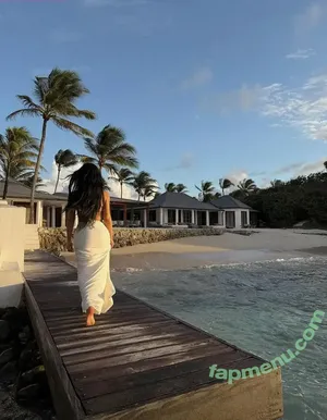 Kim Kardashian / KimKardashian nude photo #0968