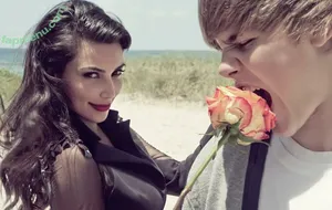 Kim Kardashian / KimKardashian nude photo #0986