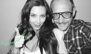 Kim Kardashian / KimKardashian nude photo #0992