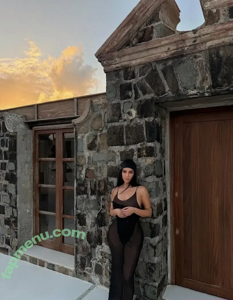 Kim Kardashian nude photo #0955 (KimKardashian)
