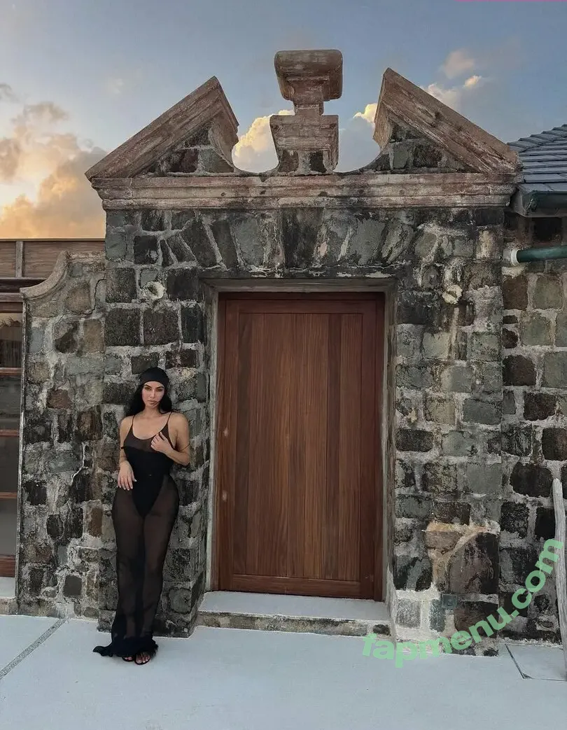 Kim Kardashian nude photo #0956 (KimKardashian)