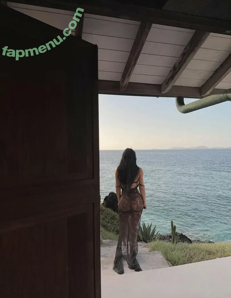 Kim Kardashian nude photo #0958 (KimKardashian)