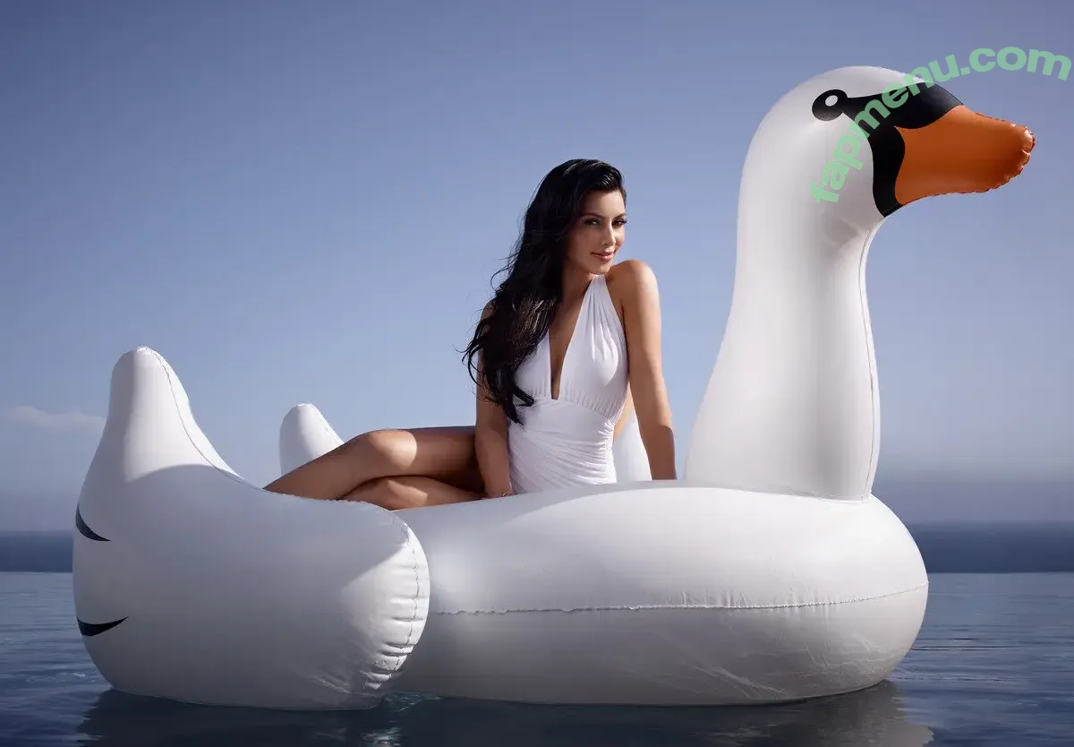 Kim Kardashian nude photo #0994 (KimKardashian)