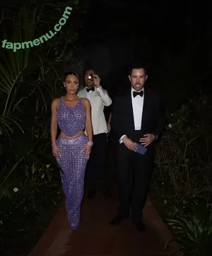 Kim Kardashian / KimKardashian nude photo #1028