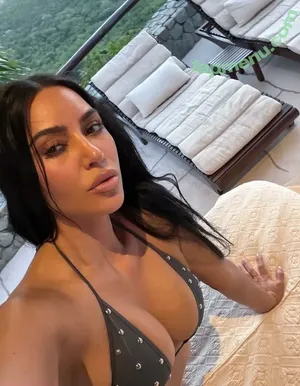 Kim Kardashian / KimKardashian nude photo #1036