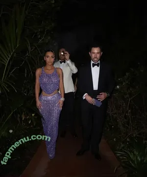 Kim Kardashian / KimKardashian nude photo #1070