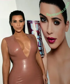 Kim Kardashian / KimKardashian nude photo #1075