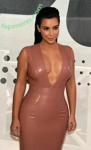 Kim Kardashian / KimKardashian nude photo #1079