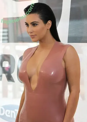 Kim Kardashian / KimKardashian nude photo #1081