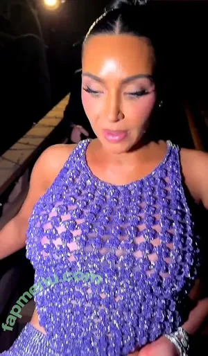 Kim Kardashian / KimKardashian nude photo #1093